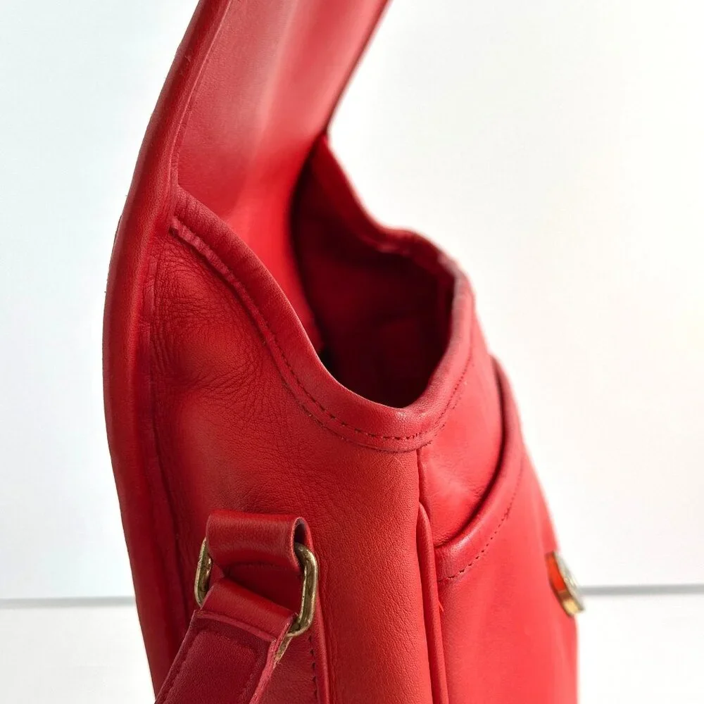 Vintage 1980s Coach Red Tailored Pouch 4110 Made in New York City - Picture 4 of 16